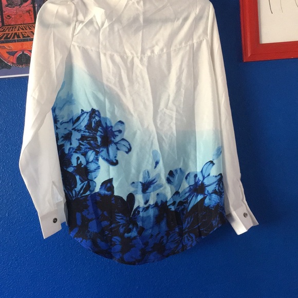 Floral ombré button down blouse - Picture 4 of 5